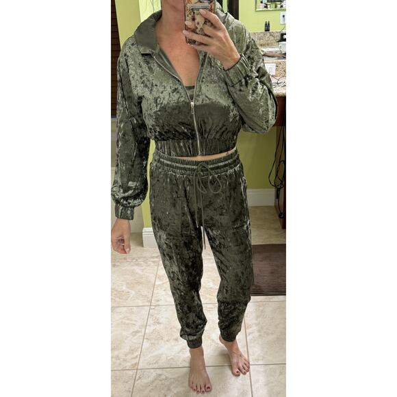 Boutique 3 piece set med green crush velour jogger tube top zip jacket $79 NWOT - Picture 5 of 5